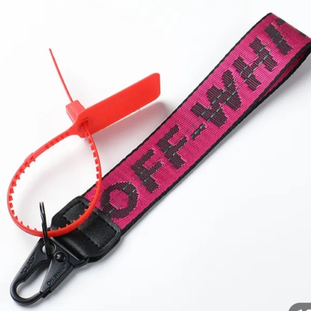 OFF-WHITE Key Chain